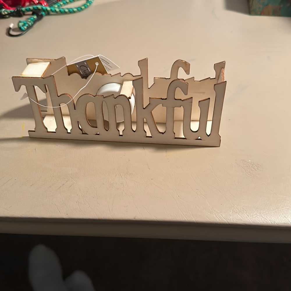 I have a new with tags thankful sign it comes from a non smoking & pet free home